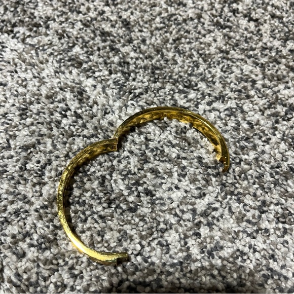 Kate Spade - Tie One On - Gold Tone Bangle Bracelet - Picture 6 of 9